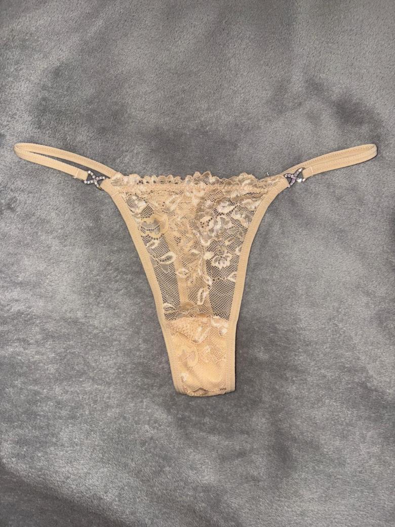 Tanga in Beige mit Spitze